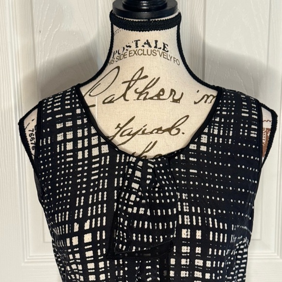Halogen Black and White Sleeveless Top - Picture 2 of 12